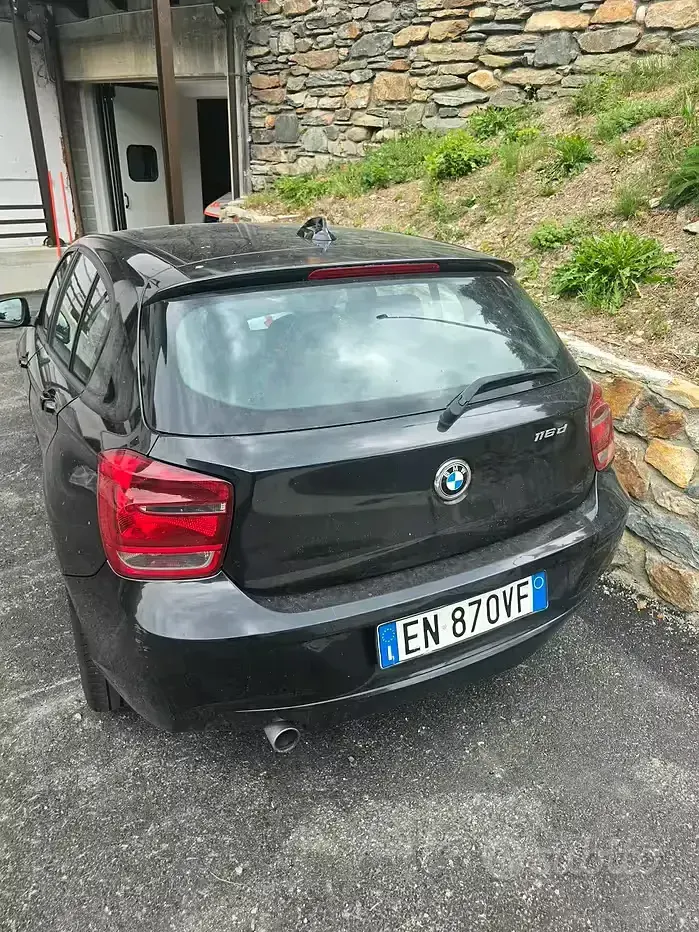 Usata BMW 116 116 CV (85 kW) 2012 Nero Utilitaria