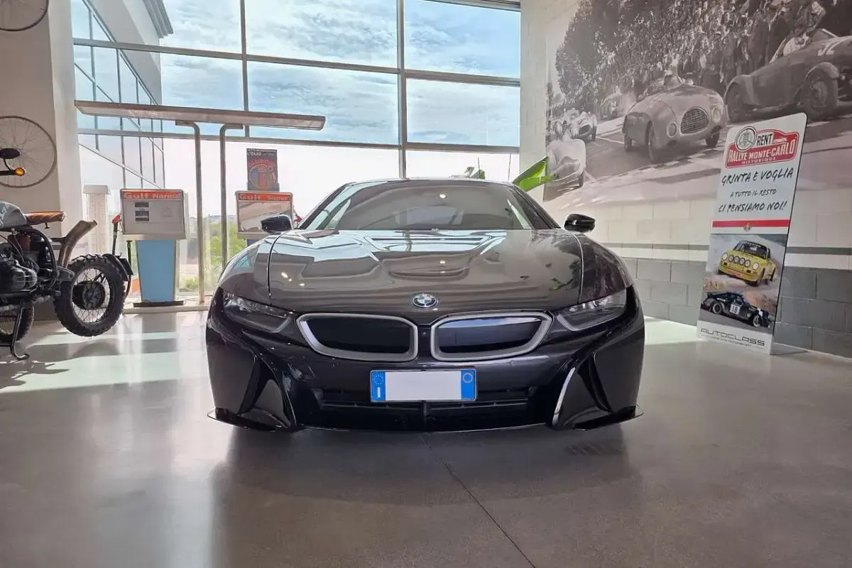 Usata BMW i8 231 CV (169 kW) 2019 Grigio Coupé