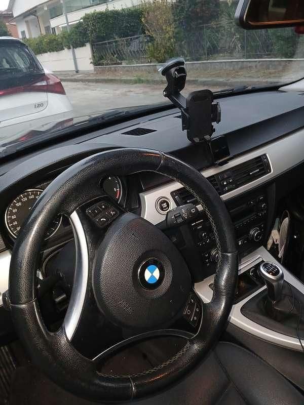 Usata BMW 318 143 CV (105 kW) 2010 Nero Station wagon