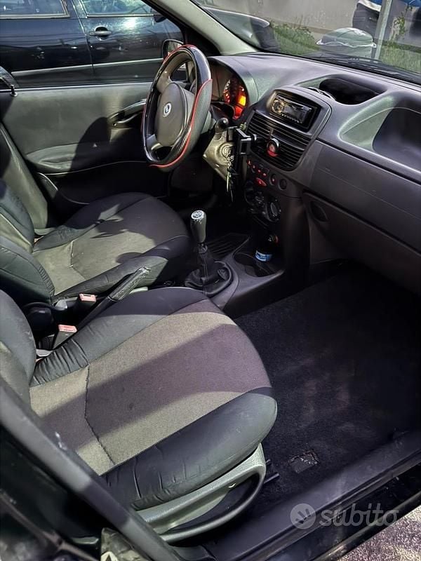 Usata Fiat Punto 69 CV (50 kW) 2007 Berlina