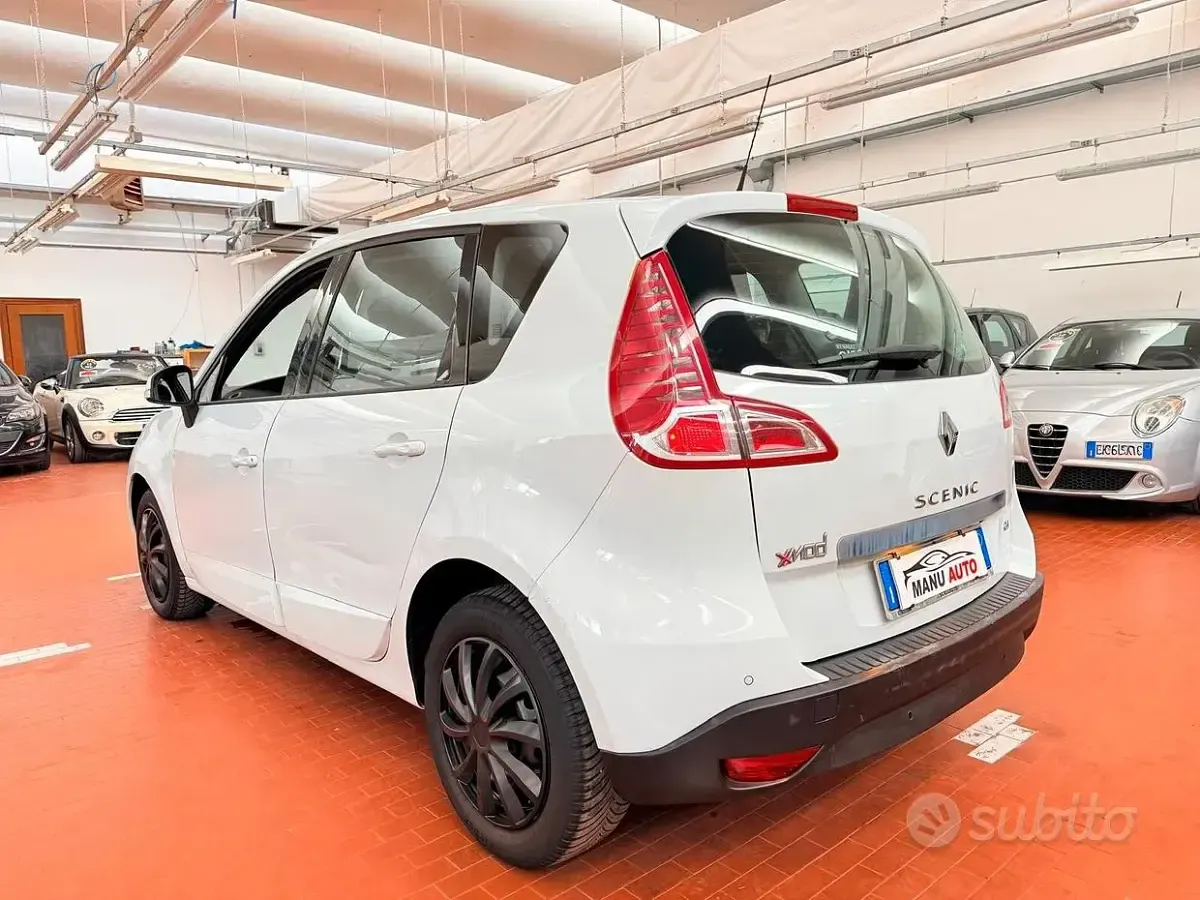 Usata Renault Scenic E-Tech Dynamique 110 CV (80 kW) 2011 Bianco Monovolume