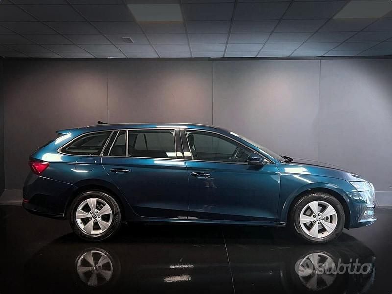Usata Skoda Octavia Executive 116 CV (85 kW) 2023 Blu Station wagon