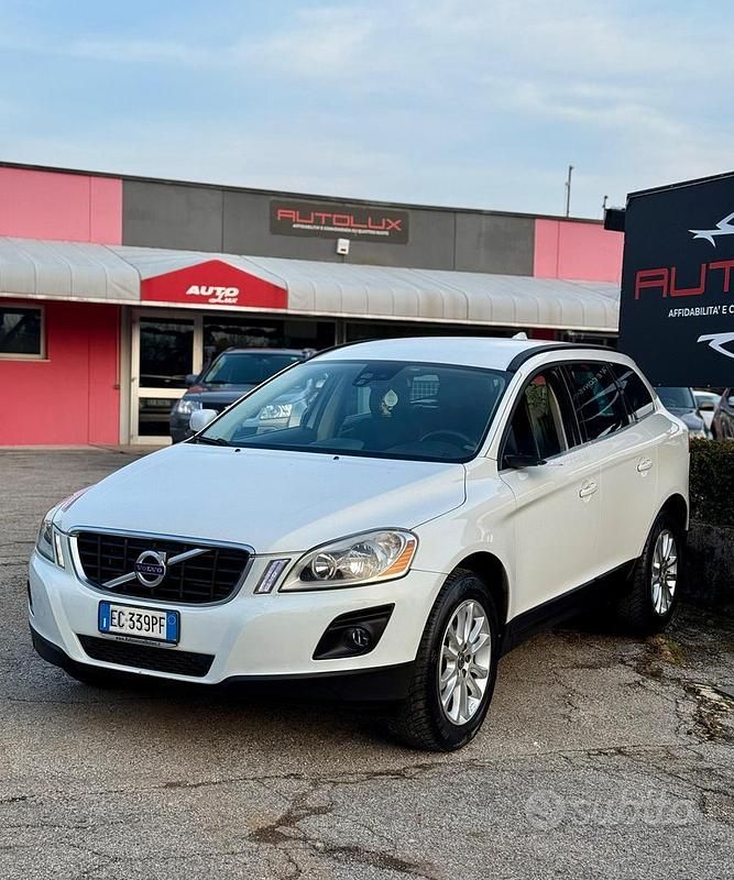 Usata Volvo XC60 Kinetic 279 CV (205 kW) 2010 Bianco SUV