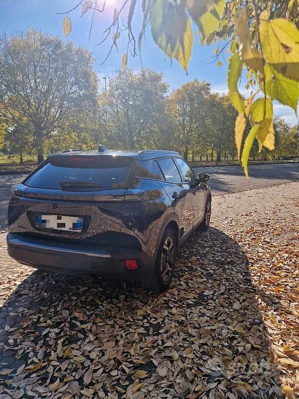 Używany Peugeot 2008 Active 100 KM (73 kW) 2023 Czarny SUV