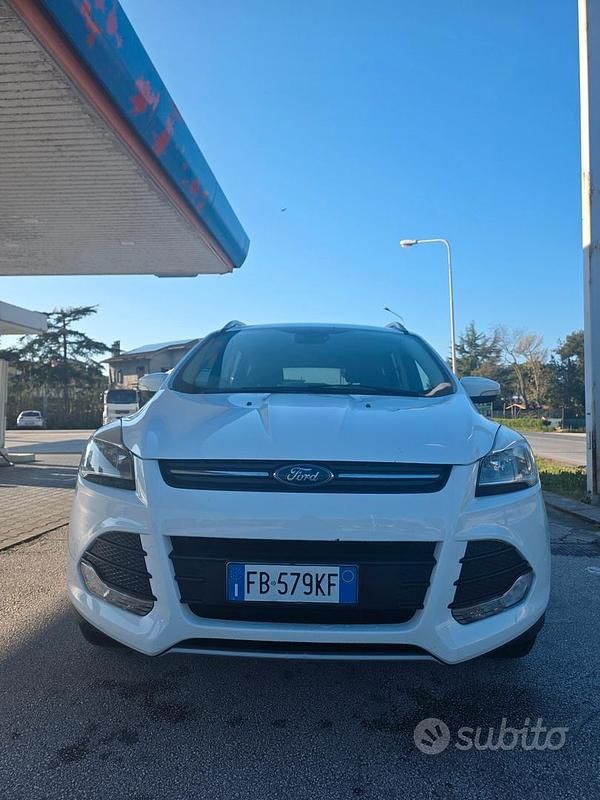 Usata Ford Kuga Titanium 119 CV (87 kW) 2016 Bianco SUV