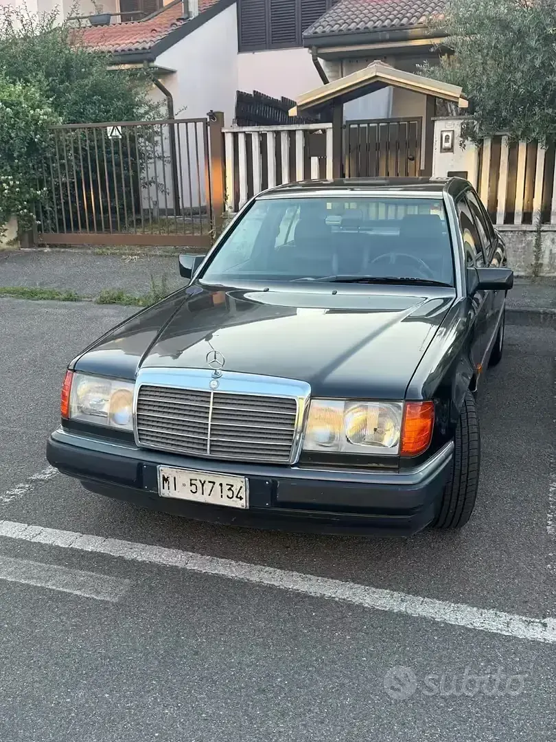Usata Mercedes 200 109 CV (80 kW) 1993 Nero Berlina