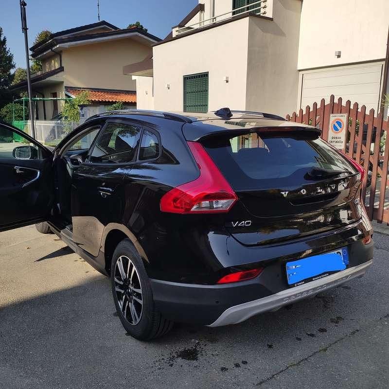 Usata Volvo V40 CC 120 CV (88 kW) 2017 Nero Station wagon