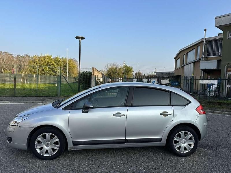 Argento Usata 2006 Citroën C4 Tre volumi | 1900 € (Buon prezzo) - Immagine 1/4