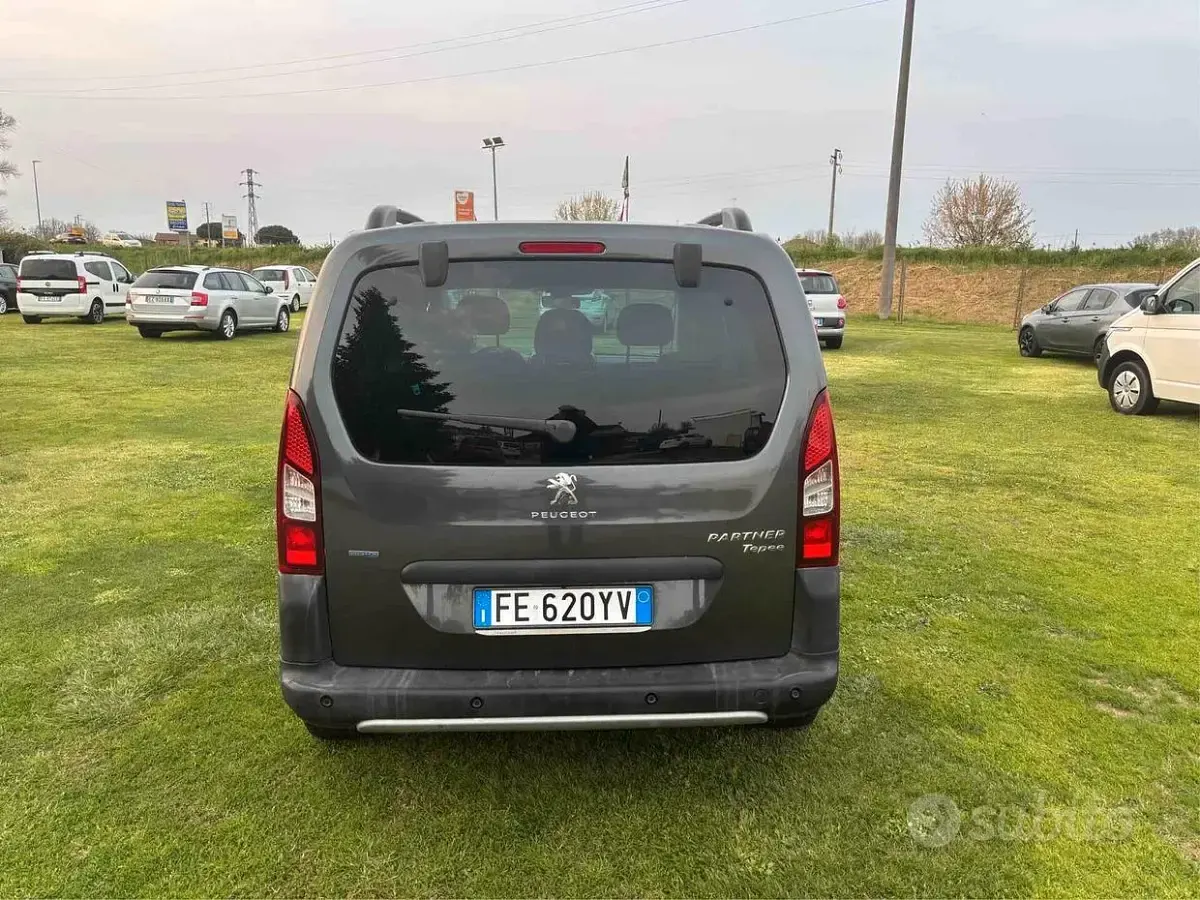 Usata Peugeot Partner Tepee Active 99 CV (72 kW) 2016 Grigio Monovolume