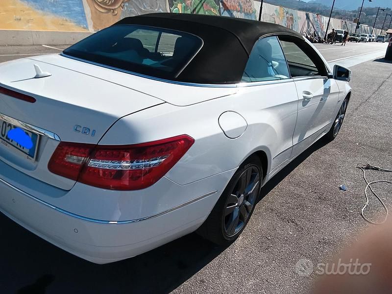 Usata Mercedes E220 170 CV (125 kW) 2011 Bianco Cabrio