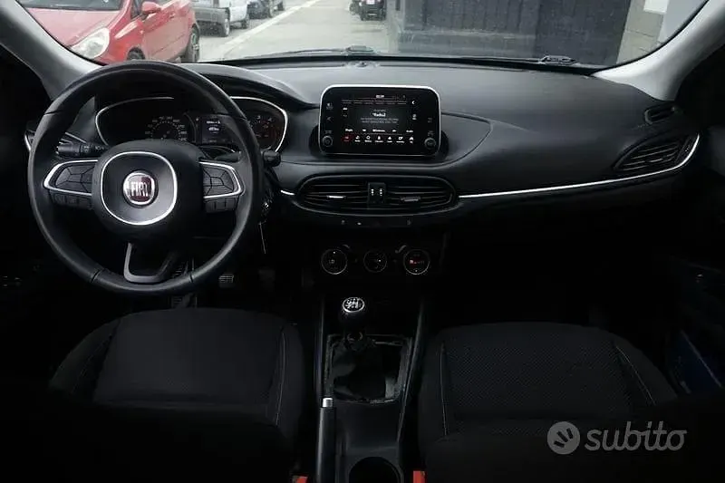 Usata Fiat Tipo Lounge 120 CV (88 kW) 2019 Nero Station wagon