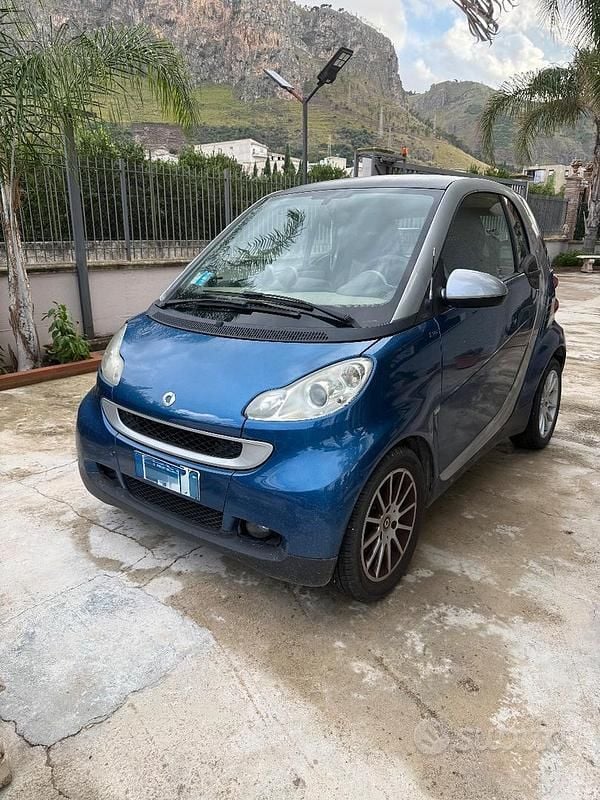 Usata 2009 Smart ForTwo Coupé Utilitaria | 5000 € (Buon prezzo) - Immagine 1/3