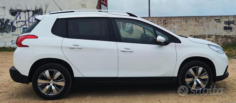 Usata Peugeot 2008 Active 68 CV (50 kW) 2014 Bianco SUV