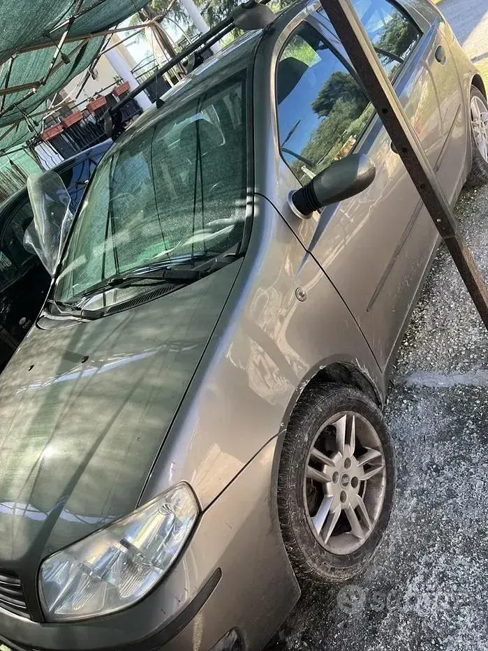 Usata Fiat Punto 69 CV (50 kW) 2006 Marrone Utilitaria