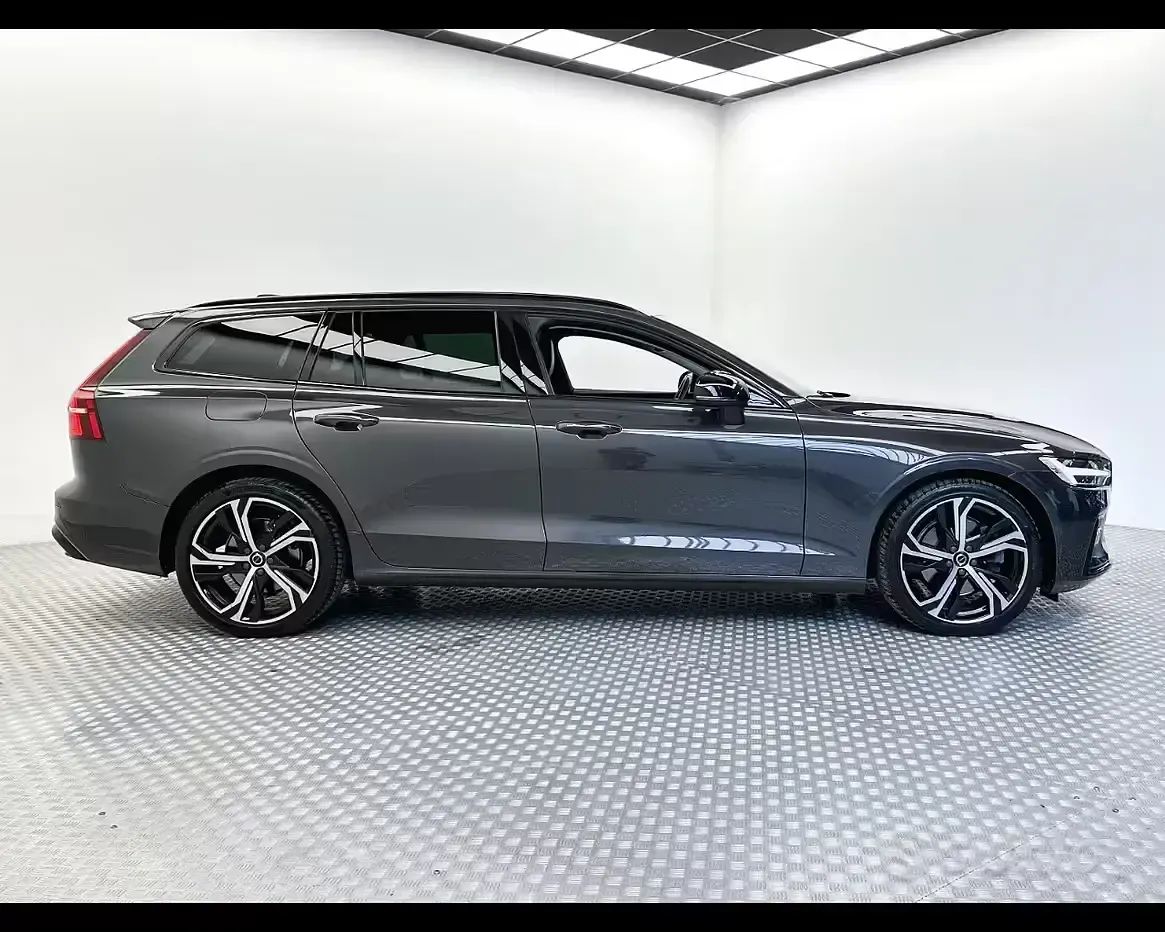 Usata Volvo V60 Plus 197 CV (144 kW) 2023 Platinum grey Station wagon