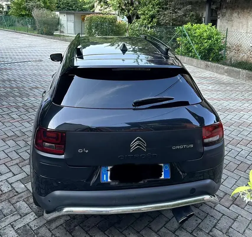 Usata Citroën C4 Shine 99 CV (72 kW) 2015 Nero SUV