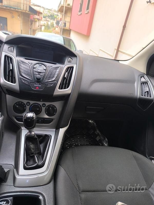 Usata Ford Focus 2011 Bianco Station wagon