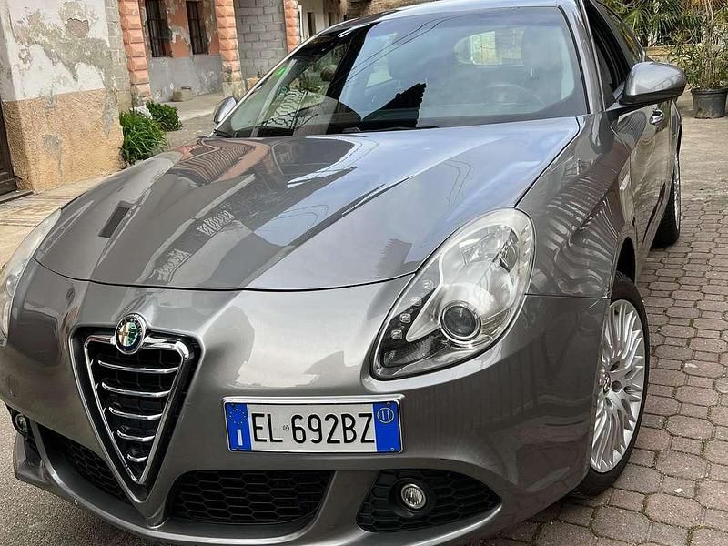 Usata Alfa Romeo Giulietta Exclusive 170 CV (125 kW) 2011 Grigio Berlina