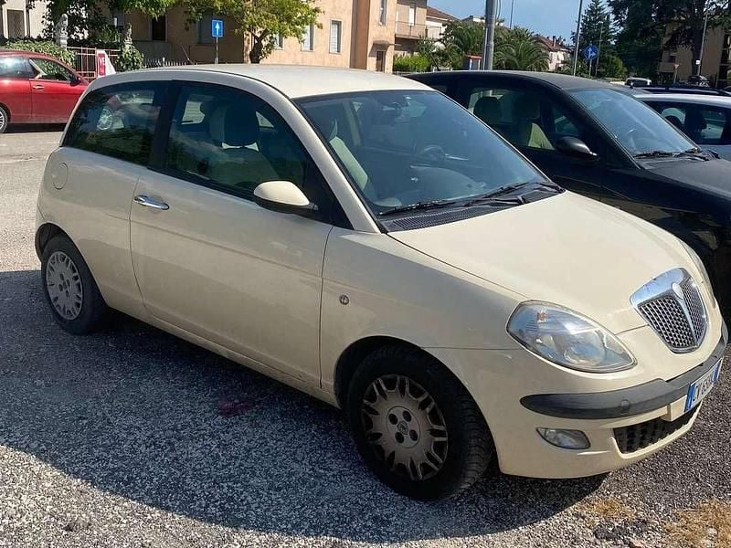 Usata Lancia Ypsilon 69 CV (50 kW) 2005 Beige Utilitaria