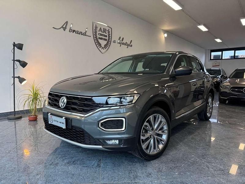 Grigio medio met. Usata 2020 VW T-Roc Sport SUV | 18.450 € (Buon prezzo) - Immagine 1/4
