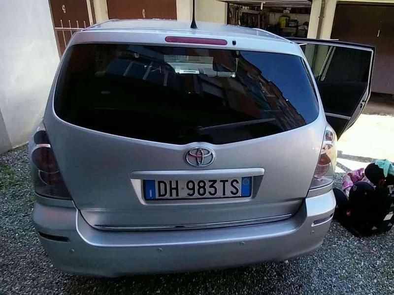 Usata Toyota Corolla Verso 110 CV (80 kW) 2007 Beige Monovolume