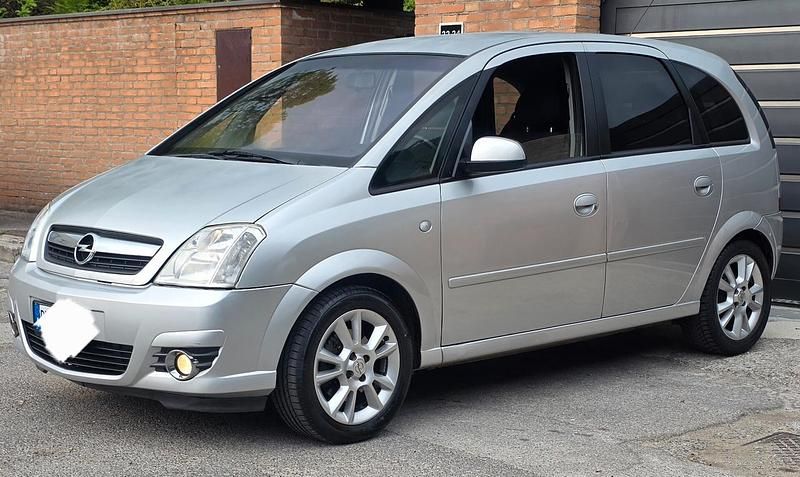 Usata Opel Meriva 104 CV (76 kW) 2008 Argento Monovolume