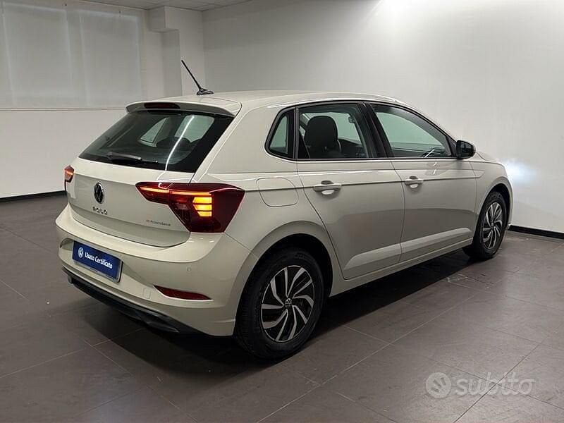Usata VW Polo Life 95 CV (69 kW) 2023 Grigio Utilitaria