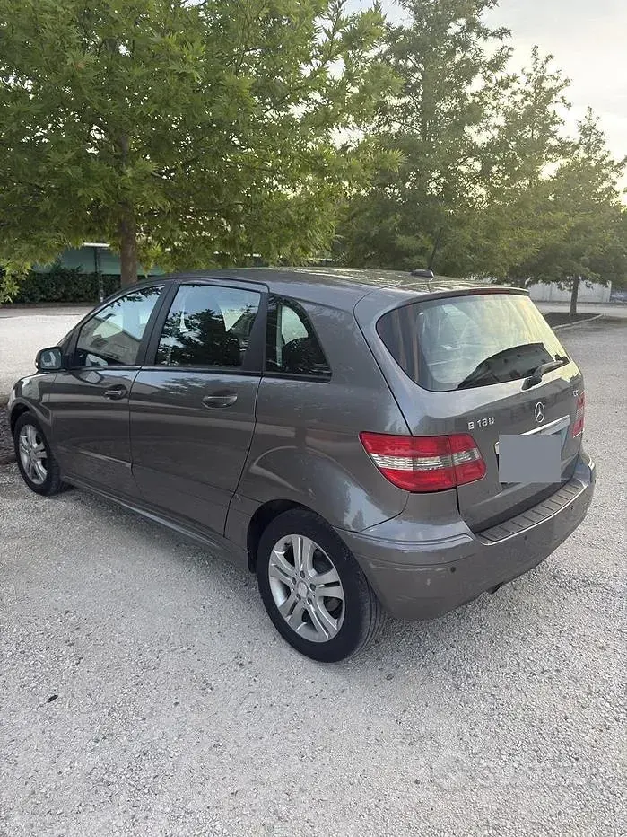 Usata Mercedes B180 Executive 109 CV (80 kW) 2011 Utilitaria