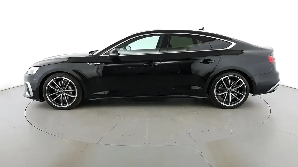 Usata Audi A5 Sportback S-Line 204 CV (150 kW) 2024 Nero mythos metallizzato Utilitaria