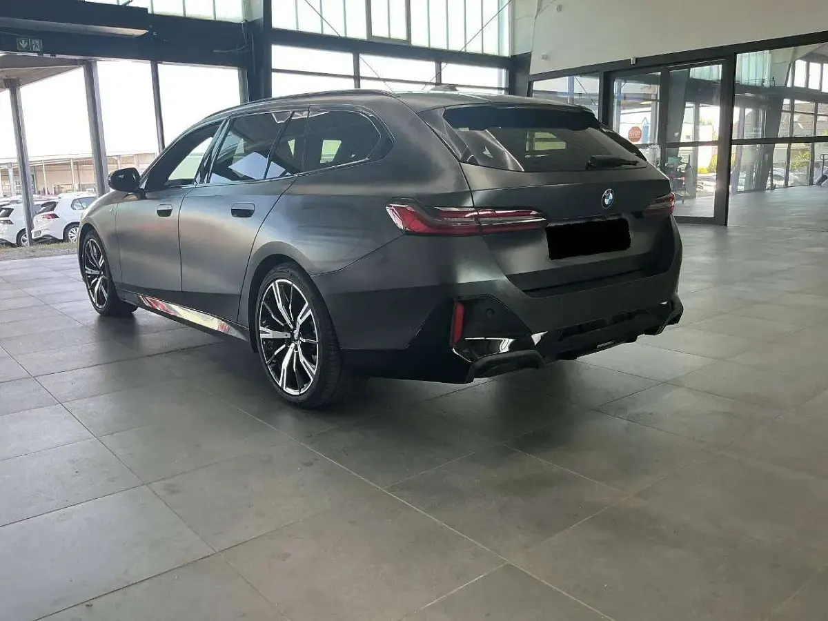 Usata BMW 540 M Sport 303 CV (222 kW) 2025 Bmw individual opaco Station wagon