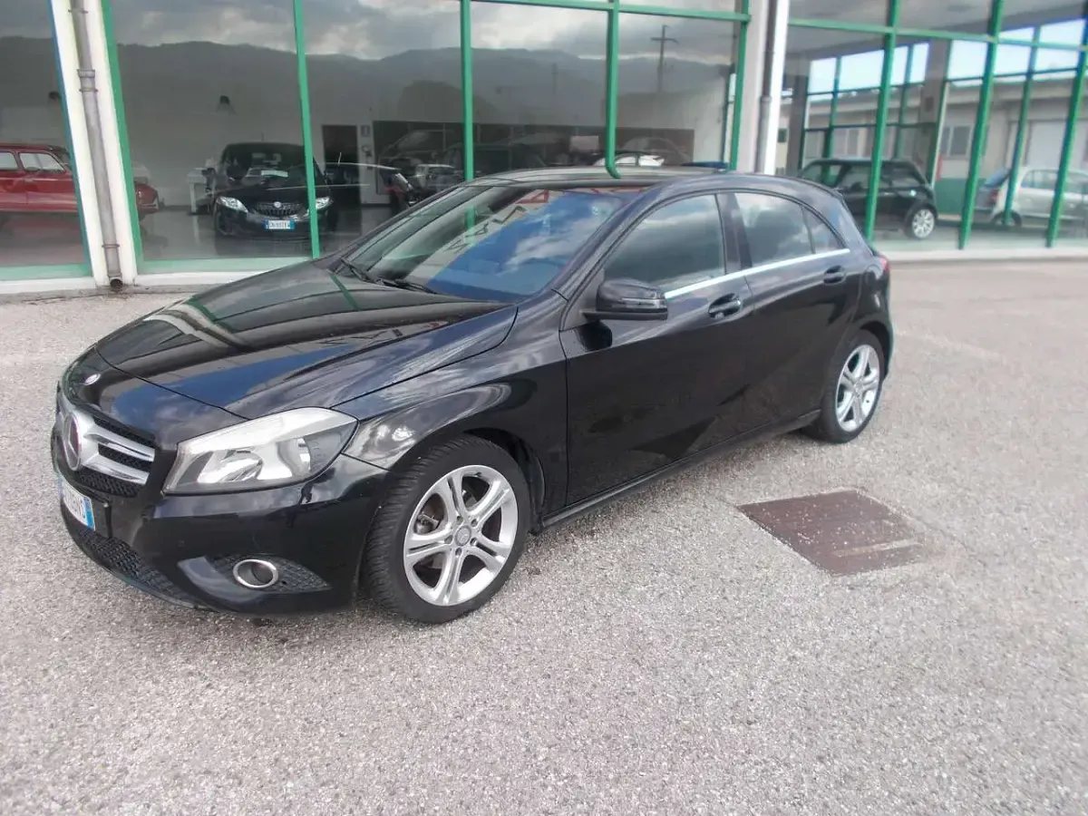 Usata Mercedes A180 109 CV (80 kW) 2014 Nero Utilitaria