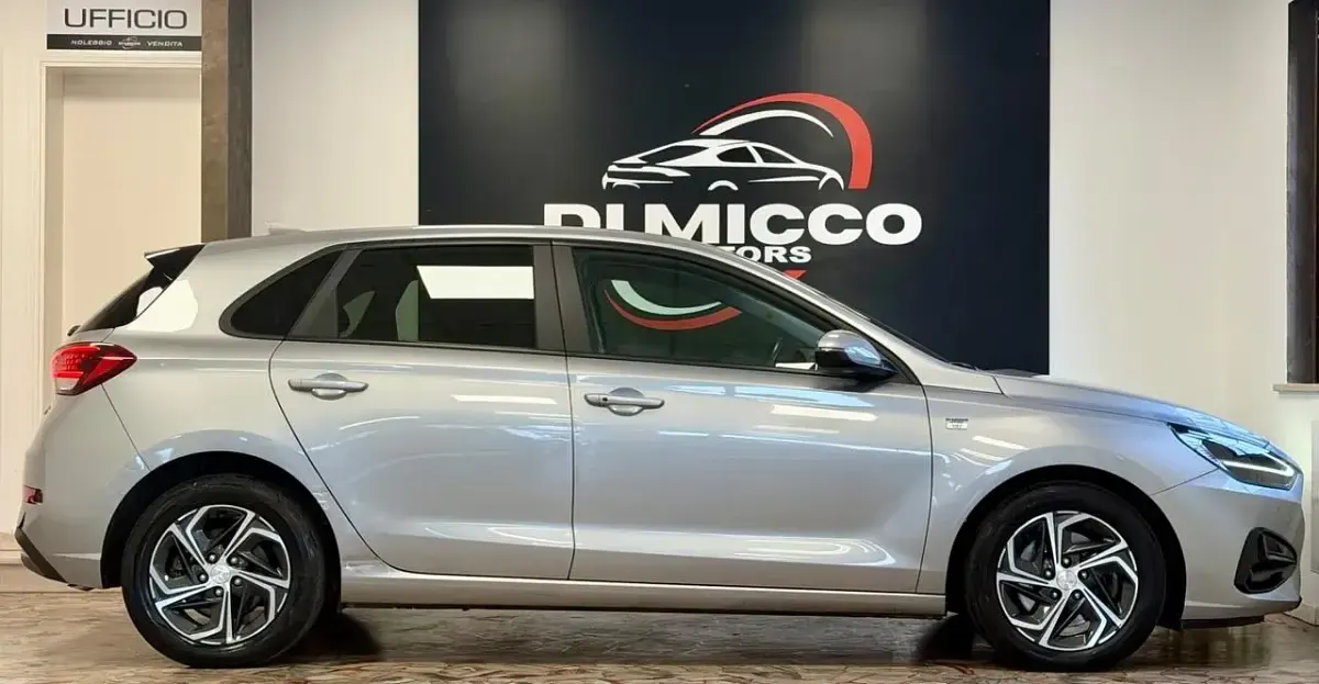 Usata Hyundai i30 Prime 120 CV (88 kW) 2023 Argento Berlina