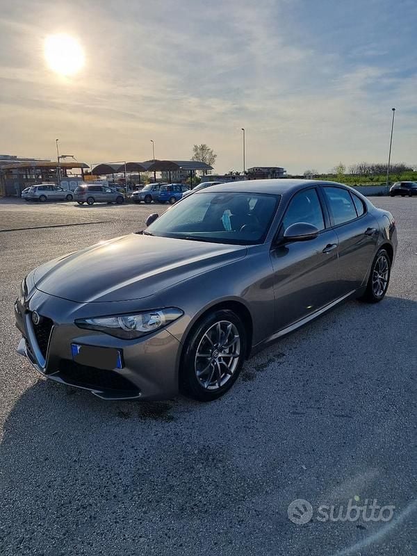 Usata Alfa Romeo Giulia Business 150 CV (110 kW) 2018 Bronzo Berlina