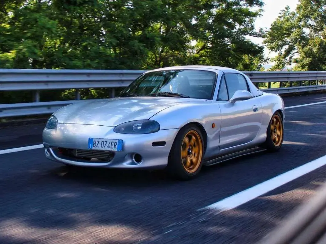 Usata Mazda MX5 200 CV (147 kW) 2003 Argento Cabrio