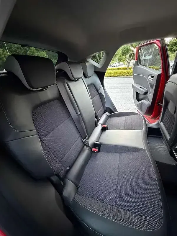Usata Renault Captur Techno 101 CV (74 kW) 2024 Rosso SUV
