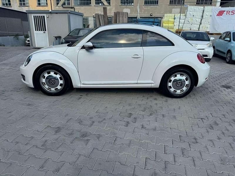 Usata VW New Beetle 105 CV (77 kW) 2013 Bianco Utilitaria
