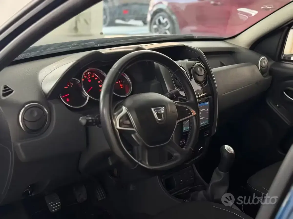 Usata Dacia Duster Lauréate 109 CV (80 kW) 2017 Bluazzurro SUV