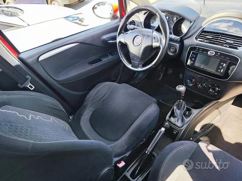 Usata Fiat Punto Lounge 69 CV (50 kW) 2014 Rosso Berlina