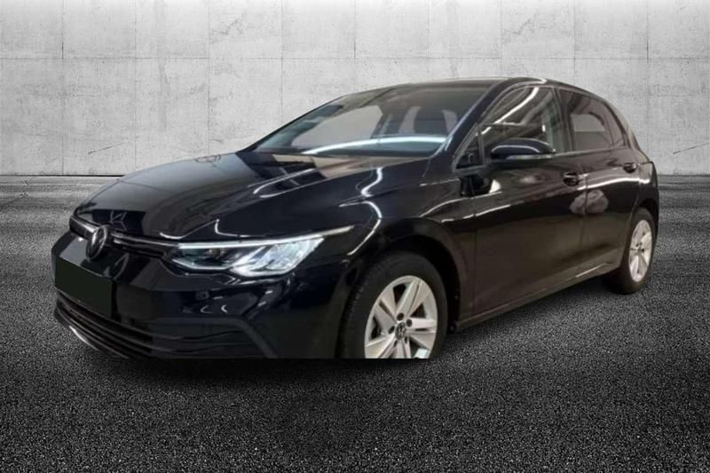 Nero Usata 2023 VW Golf VIII Life Tre volumi | 28.950 € (Molto cara) - Immagine 1/4
