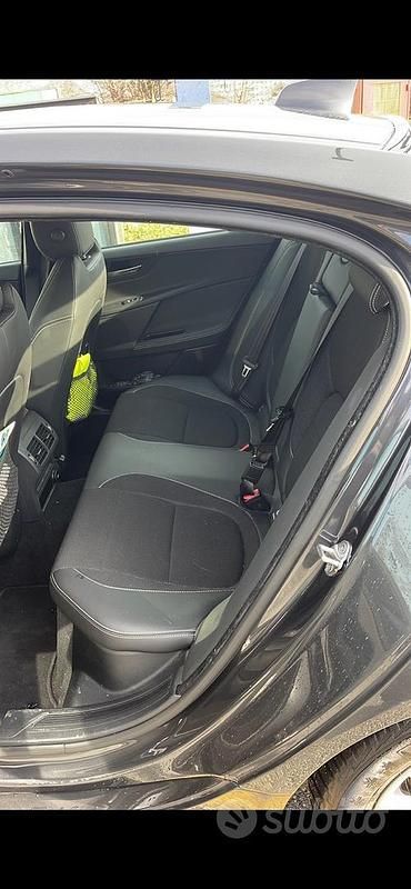 Usata Jaguar XE 163 CV (119 kW) 2018 Berlina