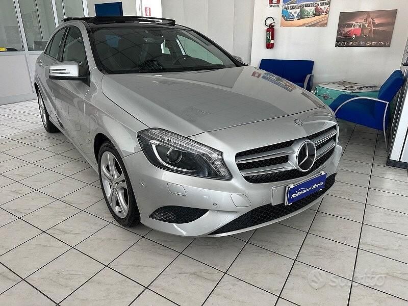 Usata Mercedes A180 109 CV (80 kW) 2014 Grigio Berlina