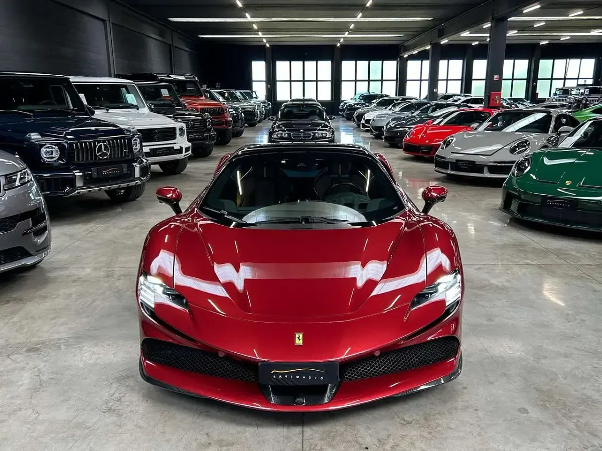Usata Ferrari SF90 999 CV (734 kW) 2023 Extracampionario Cabrio