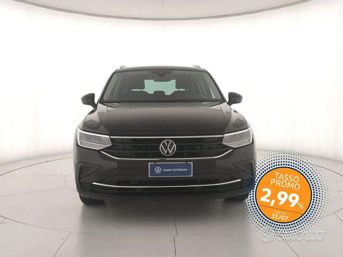 Usata VW Tiguan Life 122 CV (89 kW) 2023 Deep black perlato SUV