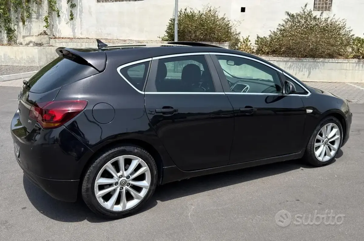 Usata Opel Astra Sport 160 CV (117 kW) 2010 Nero Berlina