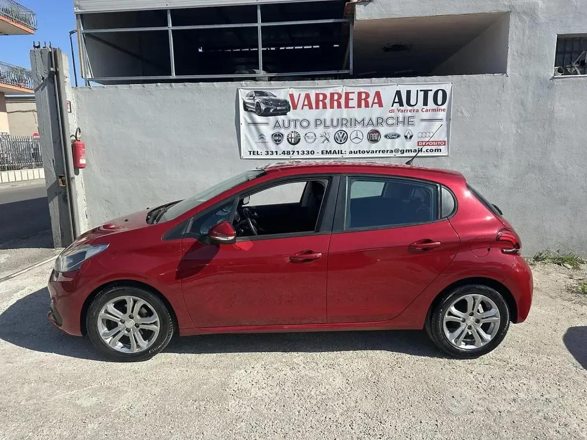 Usata Peugeot 208 Allure 75 CV (55 kW) 2015 Rosso Utilitaria