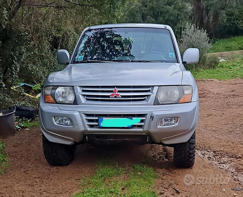 Usata Mitsubishi Pajero 160 CV (117 kW) 2002 Grigio SUV
