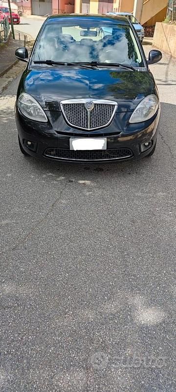 Usata Lancia Ypsilon 75 CV (55 kW) 2011 Nero Utilitaria