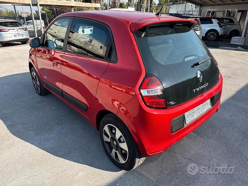 Usata Renault Twingo SE 75 CV (55 kW) 2014 Rosso Utilitaria