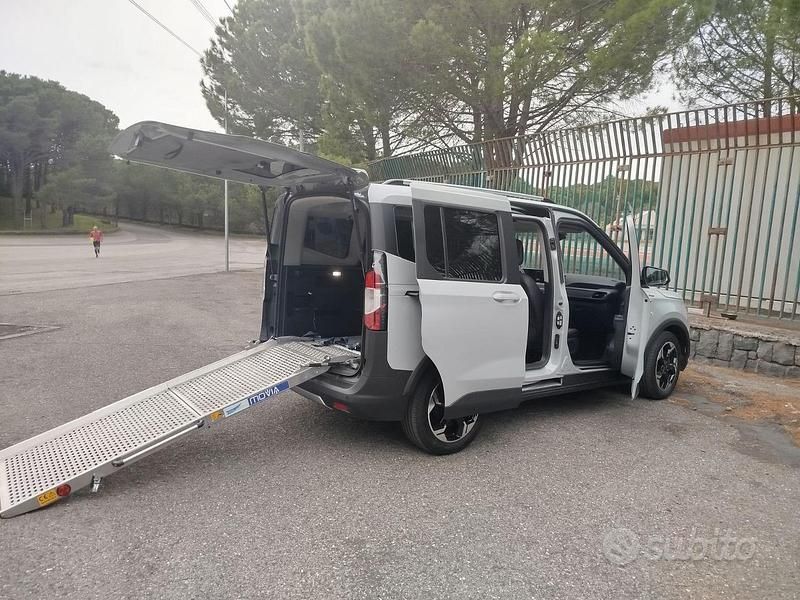 Usata Ford Courier 2024 Nero Monovolume