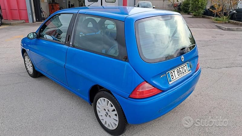 Begagnad Lancia Ypsilon 80 HK (58 kW) 2001 Blå Halvkombi